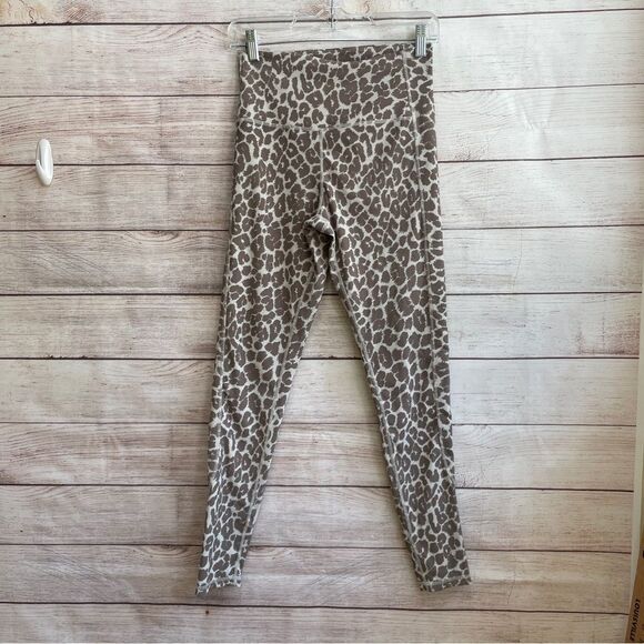 GLYDER LEGGINGS IN LEOPARD PRINT - Picture 1 of 6